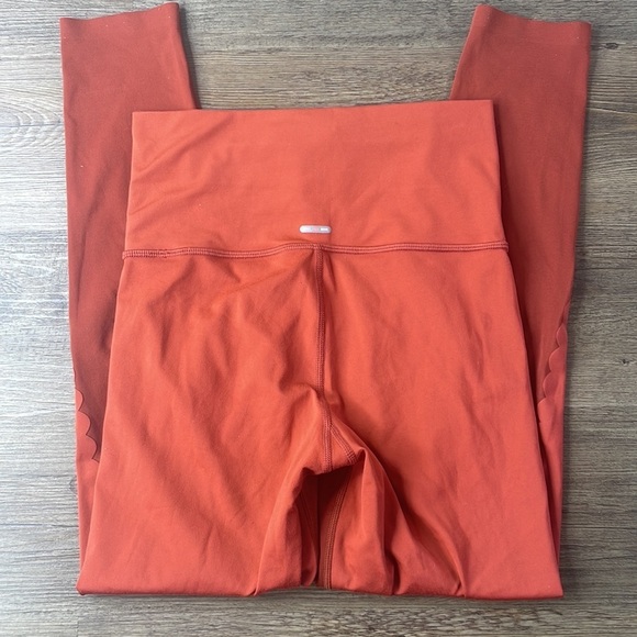 Aerie Women’s High Rise Super Soft Scalloped Leggings, size Medium - Picture 8 of 9